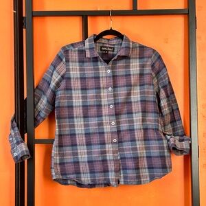 🟦 Soft Plaid Button-Down Shirt